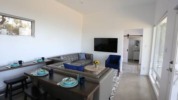 Smart TV, Netflix, serviços de streaming, aparelho de som