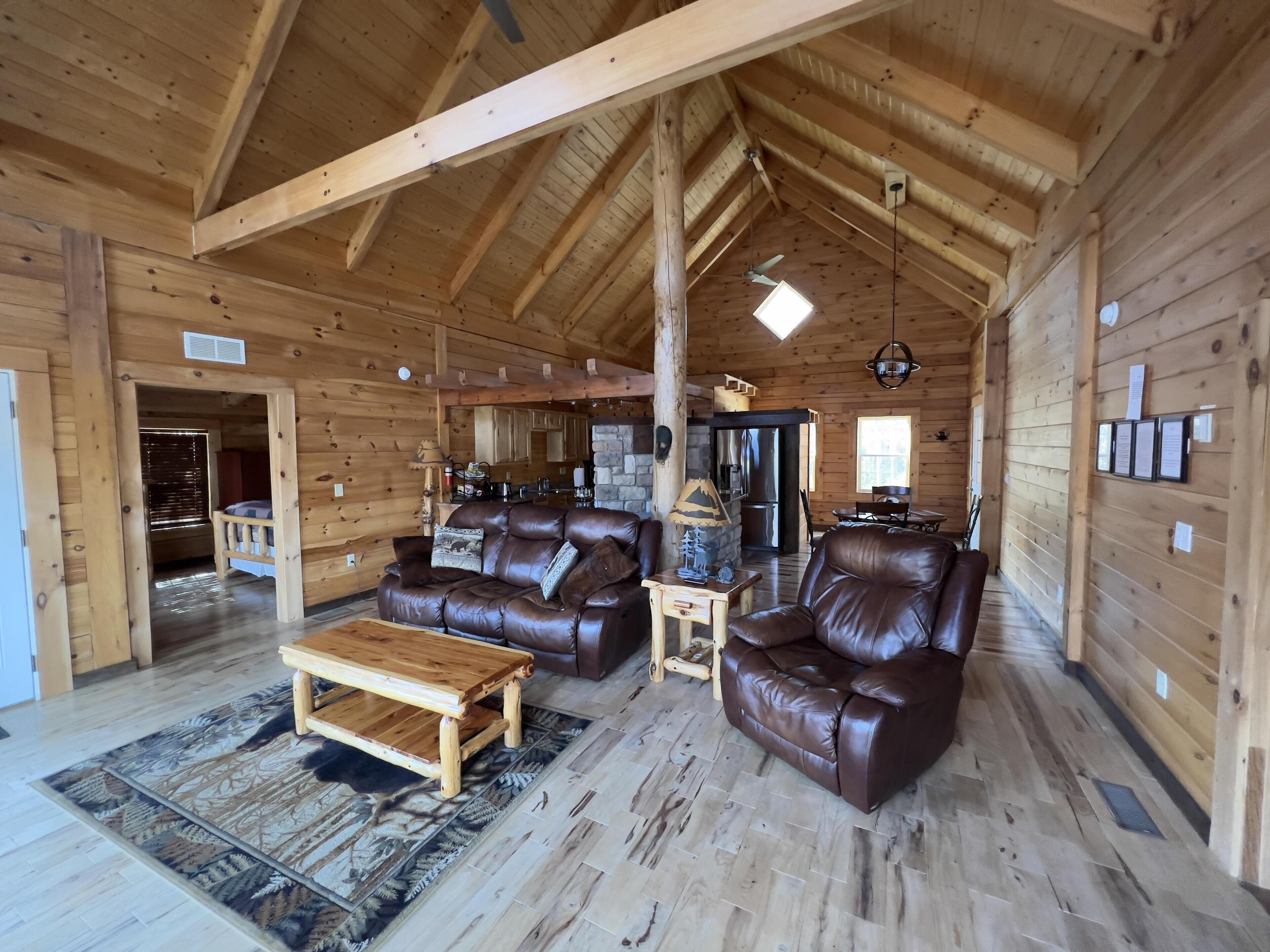 تلفزيون ذكي، مدفأة، مشغل دي في دي