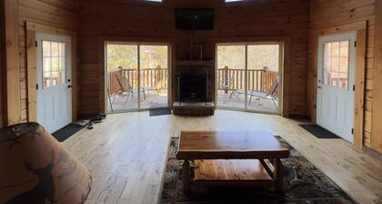 Sneaky Bear's Hideaway - Upouusi Luxury Lakeview Cabin lähellä Red River Gorge