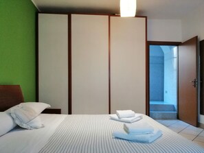 1 bedroom, iron/ironing board, WiFi, bed sheets - Lovely Apartment For 2 In Downtown (Como)