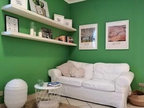 TV, books - Lovely Apartment For 2 In Downtown (Como)