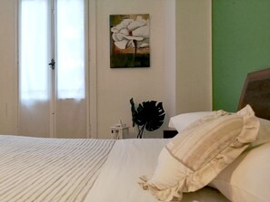 1 bedroom, iron/ironing board, WiFi, bed sheets - Lovely Apartment For 2 In Downtown (Como)