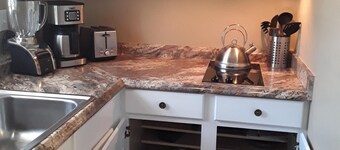 Cozy guest apartment conveniently located to all Woodland Park attractions