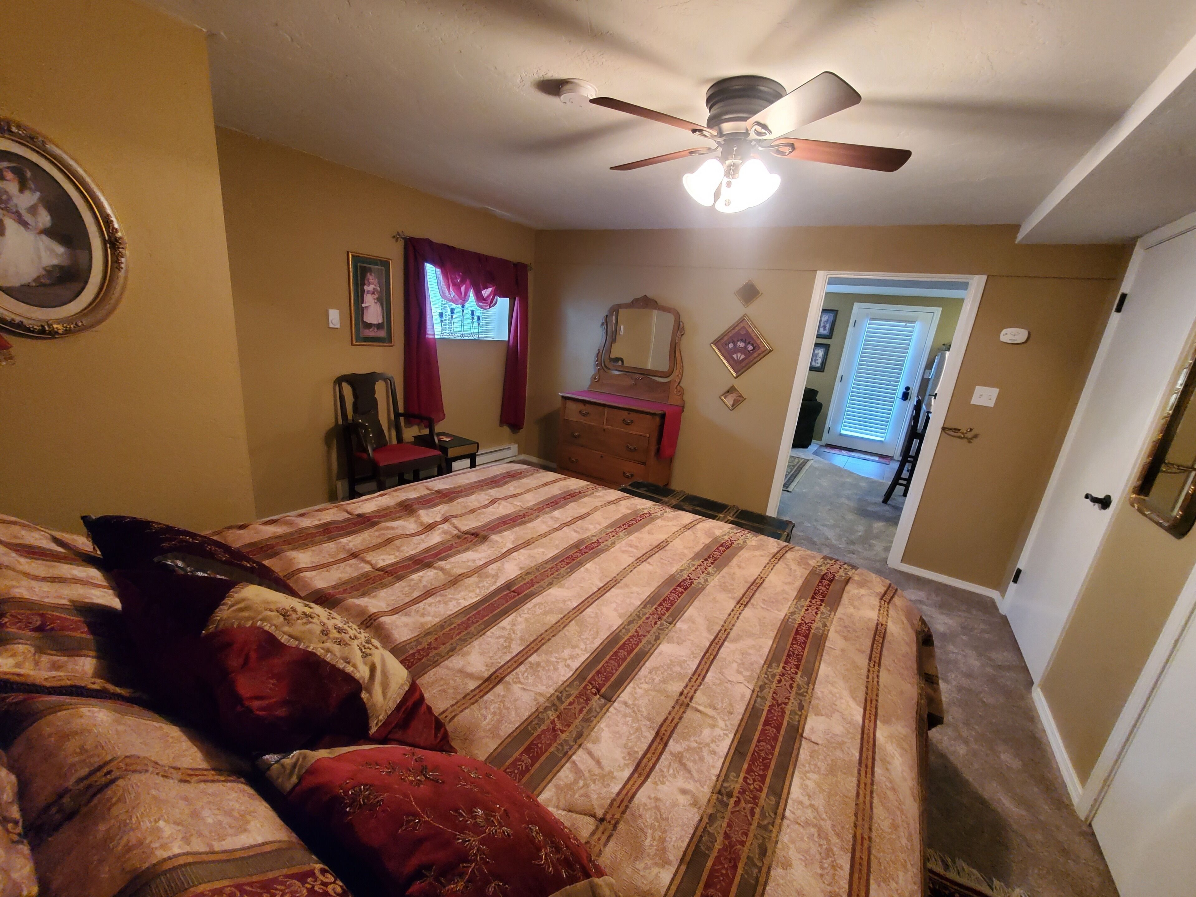 1 chambre, fer et planche à repasser, Wi-Fi gratuit, draps fournis