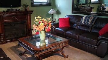 TV, fireplace