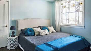 2 soveværelser, senge med madrasser af memory foam