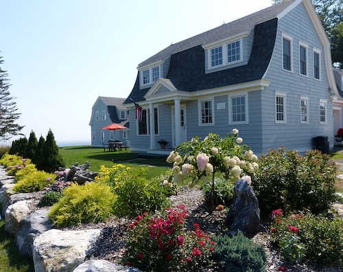 New Cottage Perfect for a Peaceful and Quiet stay on the Ocean with Beach