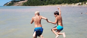 House - 5 min. to Crystal Mt Resort  Pet Friendly  Family Friendly