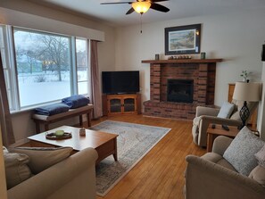 Flat-screen TV, fireplace