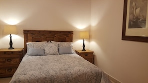 5 bedrooms, iron/ironing board, WiFi, bed sheets