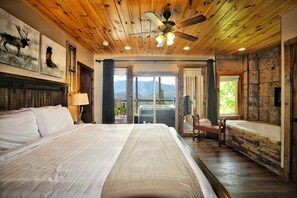 4 bedrooms, iron/ironing board, travel cot, free WiFi - PHENOMINAL Luxury Cabin! AMAZING VIEW! Huge Game Room! 7 Fireplaces! 4 Masters! (Gatlinburg)