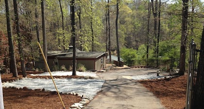 Quiet cove, deep water, minutes to Clemson, pet friendly, easy path to the dock