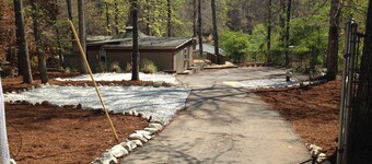 Quiet cove, deep water, minutes to Clemson, pet friendly, easy path to the dock