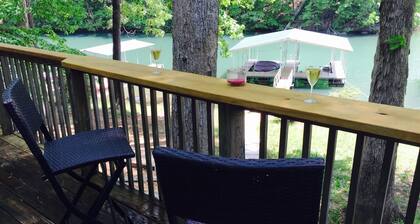 Quiet cove, deep water, minutes to Clemson, pet friendly, easy path to the dock