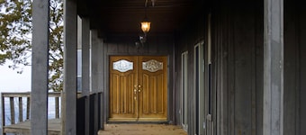 Mountaintop 7 Bedroom Home - Get Ready For Skiing - 20 Minutes to Winter Place!