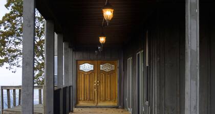 Mountaintop 7 Bedroom Home - Get Ready For Skiing - 20 Minutes to Winter Place!