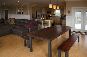 TV, fireplace, stereo