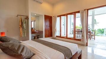 3 bedrooms, desk, WiFi, bed sheets