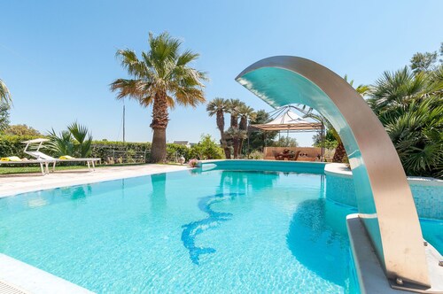 Spacious Villa with Pool in Puglia for 8 people