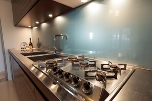 Fridge, microwave, oven, stovetop - Spacious Villa with Pool in Puglia for 8 people  (Putignano)