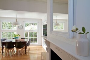 Dining - Strahan House central North Hobart (North Hobart)