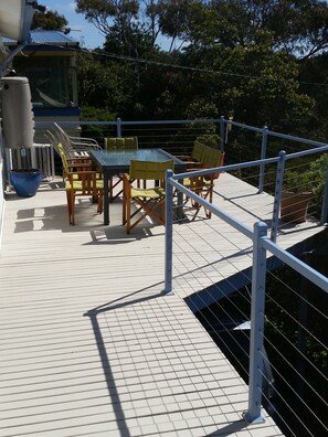 Outdoor dining - "Seventh Heaven" a family friendly holiday home. 2 levels, sleeps up to 9  (Cape Paterson)