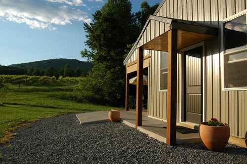 Serene Country Cabin On A 150 Acre Farm/Vineyard