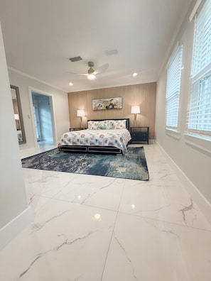 5 bedrooms, iron/ironing board, travel cot, free WiFi - Big Luxury Island Style 5 Bed 3 Bath One level Sleeps 9 Quiet Street GR8 Locati (Saint Simons Island)