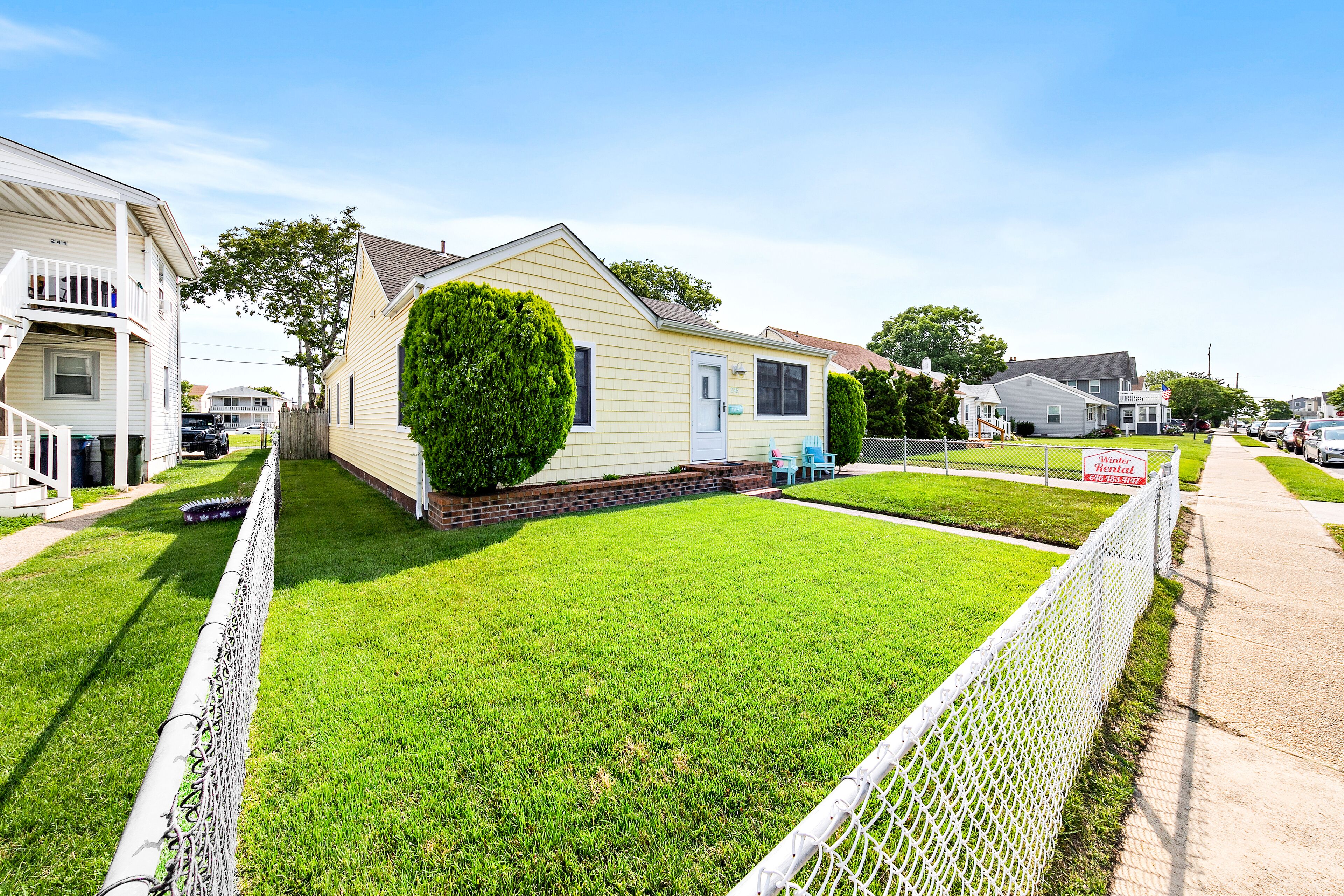 Rated ***** 5 Stars Newly Renovated, Bright, Sprawling Ranch Summer Rental 