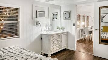 1 غرفة نوم ومكواة/لوح كي وواي فاي مجانًا وملاءات أسرّة