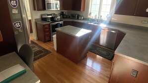 Coffee/tea maker, fridge, microwave, oven - Minutes from downtown Great Barrington, Convenient location (Great Barrington)