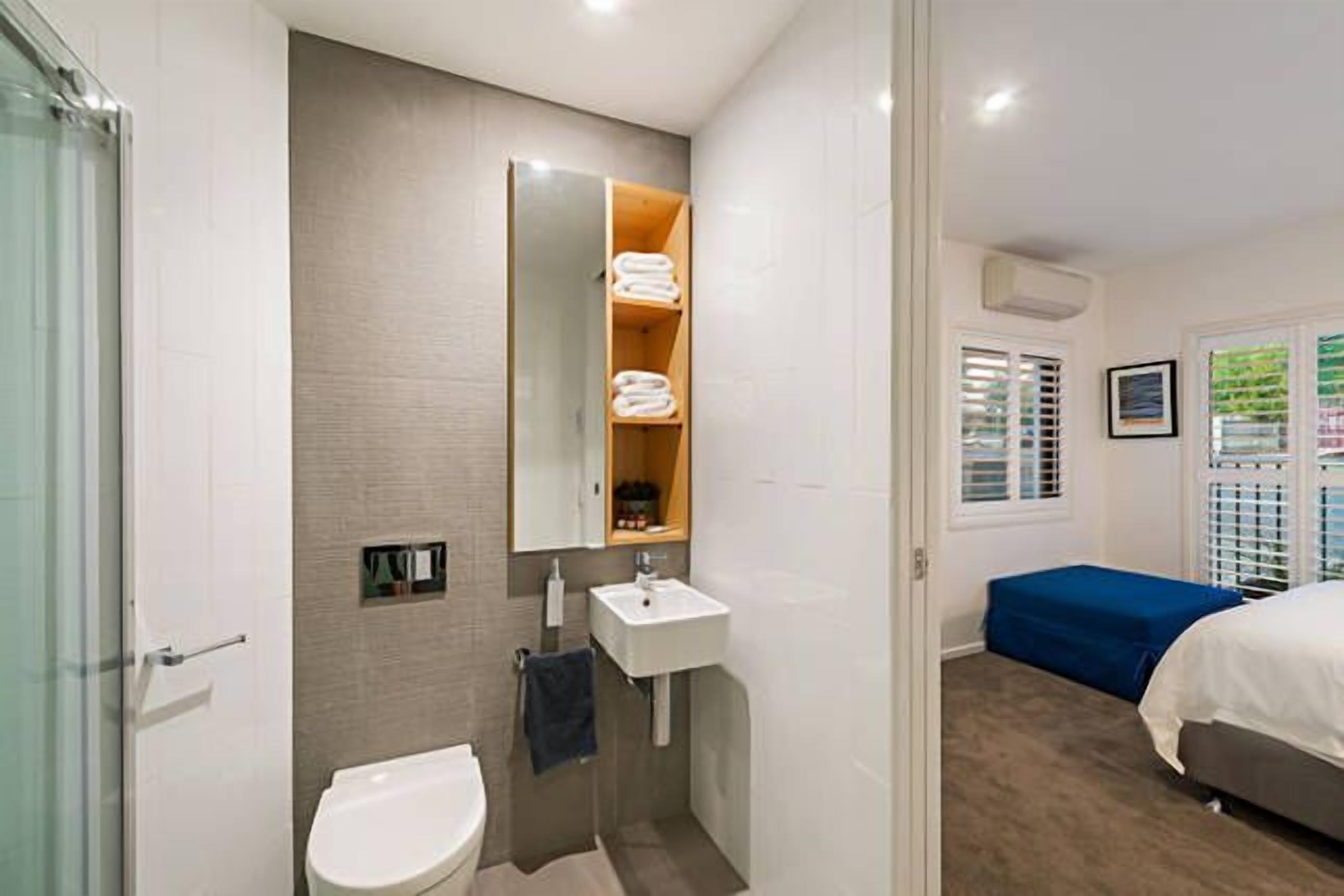 Meko - Luxury Carlton House in Melbourne golden inner city — image 11