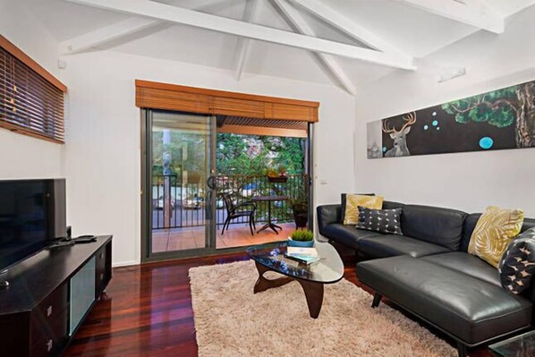 Smart TV, DVD player, stereo