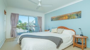 2 多间卧室、办公桌、隔音、熨斗/熨衣板