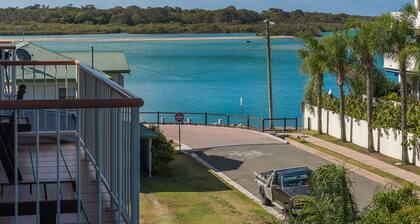 Moments to the River Noosaville - free use of kayaks & bikes & unlimited wifi