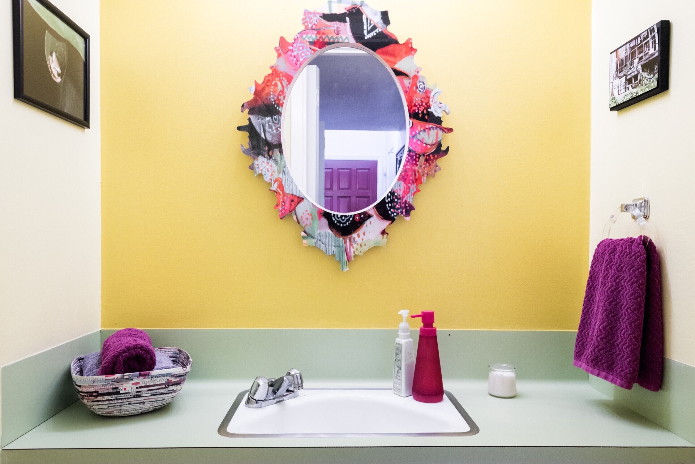 Combined shower/tub, hair dryer, towels