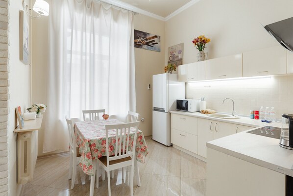 Fridge, microwave, cookware/dishes/utensils, spices