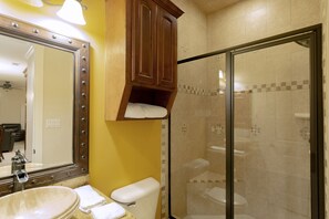 Dusche, Handtücher, Seife, Toilettenpapier