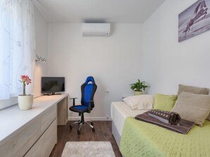 3 Schlafzimmer, Schreibtisch, Bügeleisen/Bügelbrett, WLAN