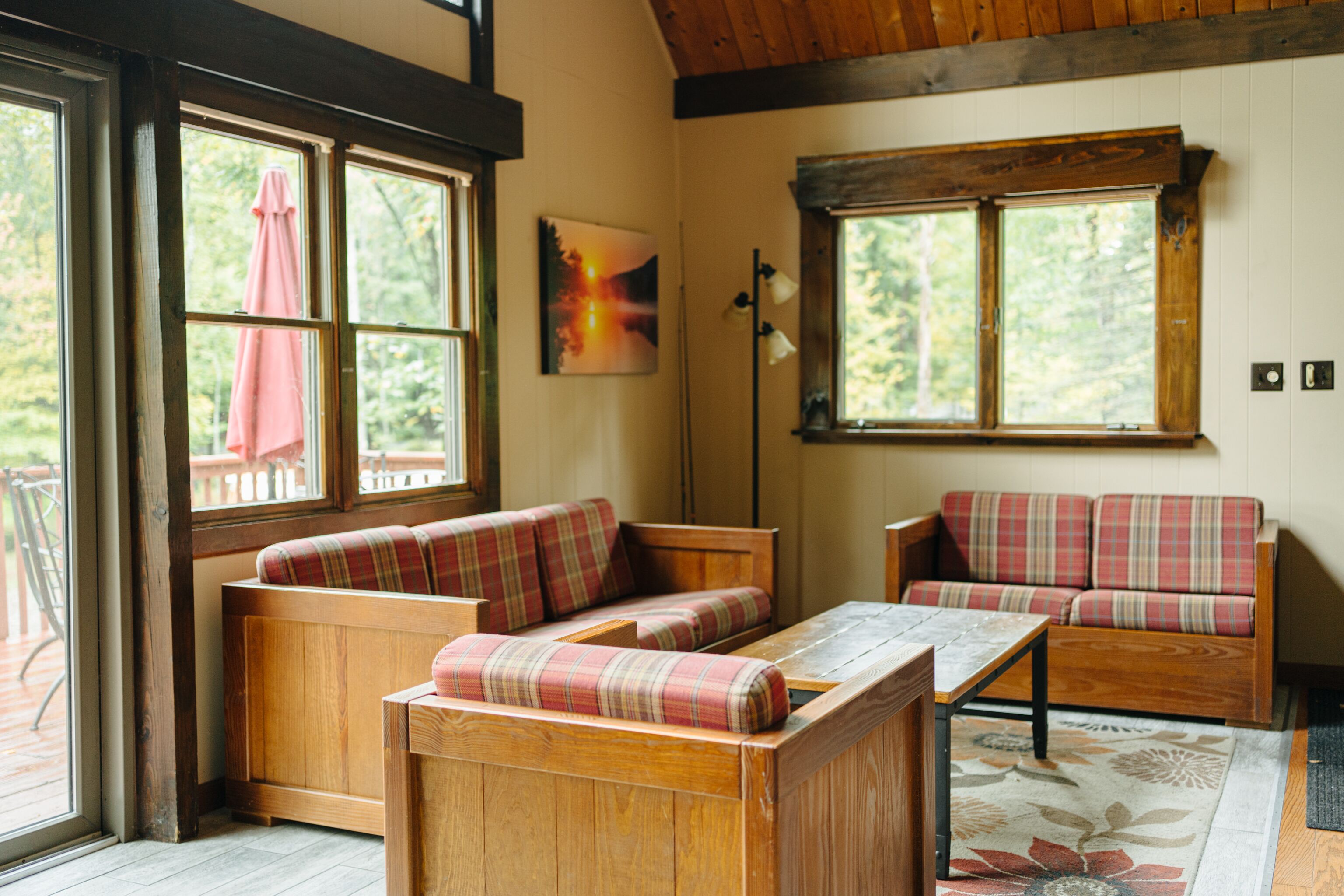 Smart TV, fireplace, video game console, Netflix