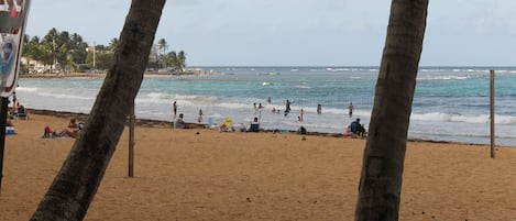 靠近海滩、沙滩毛巾