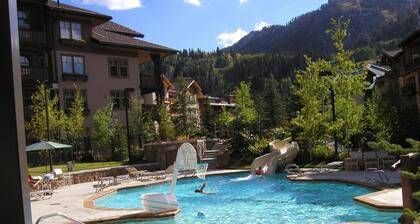 Solitude Resort ski in/out. 1 bedroom + den. Eagle Springs East #103. Sleeps 5.