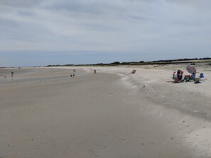 Beach nearby - 2 Bedroom, second row beach cottage .  (Cedar Island)