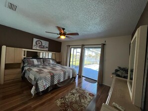 3 bedrooms, iron/ironing board, free WiFi, bed sheets - Waterfront Home With Pool (Port Richey)