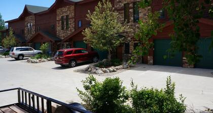 Arnold's Luxury Lake Front Condo and Marina