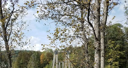 One Bedroom Loft Apartment - five minutes to Crystal Mt resort Pet friendly