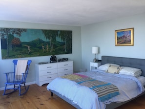 4 bedrooms, desk, travel crib, free WiFi