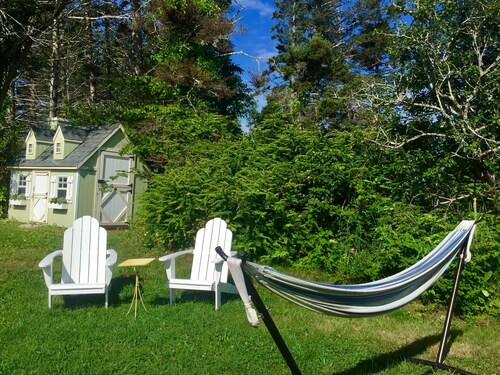Monhegan Island Retreat - Spacious with 4 bedrooms and gorgeous ocean views.<br>