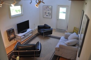 Smart TV, fireplace, Netflix, DVD player