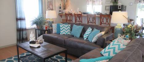 Flat-screen TV, fireplace, DVD player, books